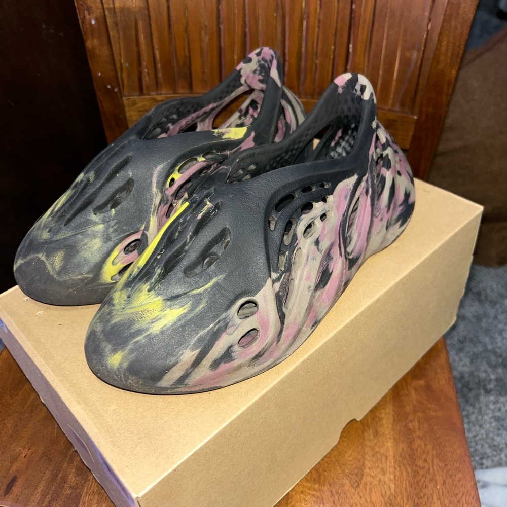 Yeezy Foam Runner size 10